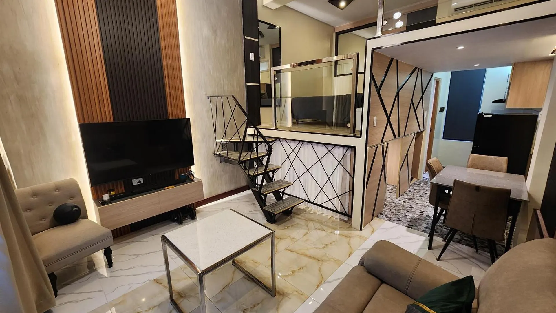 Отель The Loft Unit 5 Davao