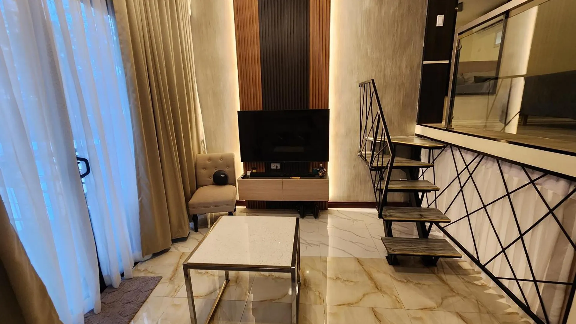 Отель The Loft Unit 5 Davao